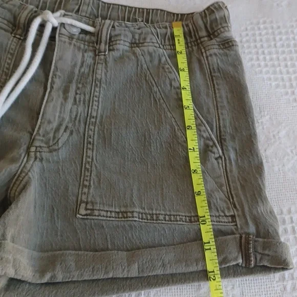 AE Shorts Size 6 - Picture 10 of 10